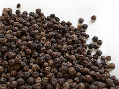 Nature's Grocer SR Pepper Black Whole SS 1kg